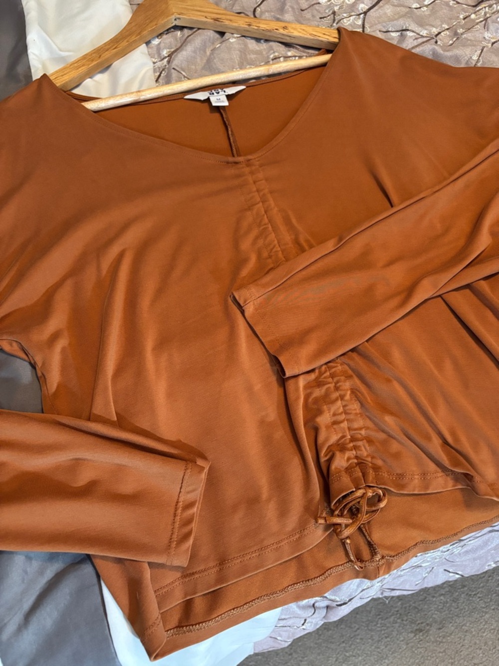 JoyLab Rust Brown Long Sleeve V-Neck Ruched Front Top
